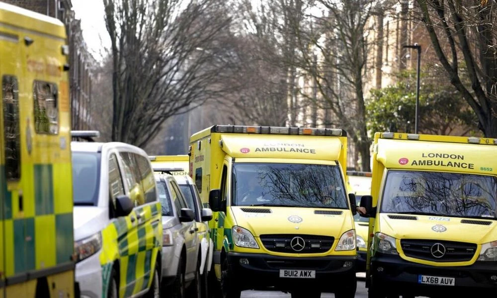 Βρετανία: Δεκάδες τραυματίες από ανατροπή σχολικού λεωοφορείου